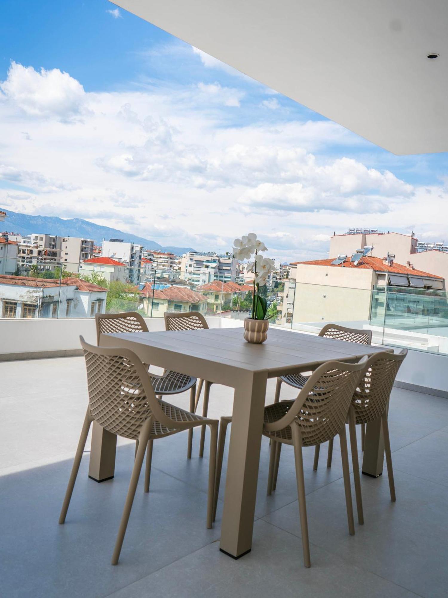 White Luxury Apartment Trikala  Exterior photo